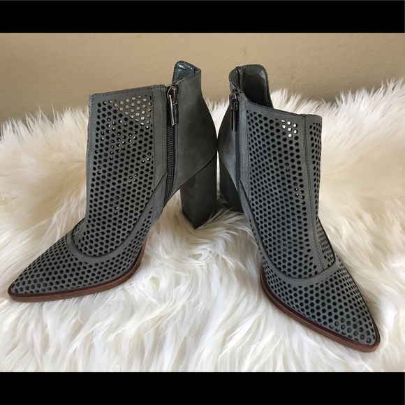 vince camuto levesna